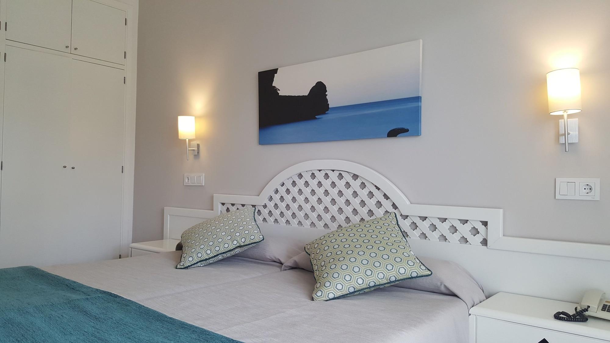Hotel Pinos Playa Santanyi Bagian luar foto