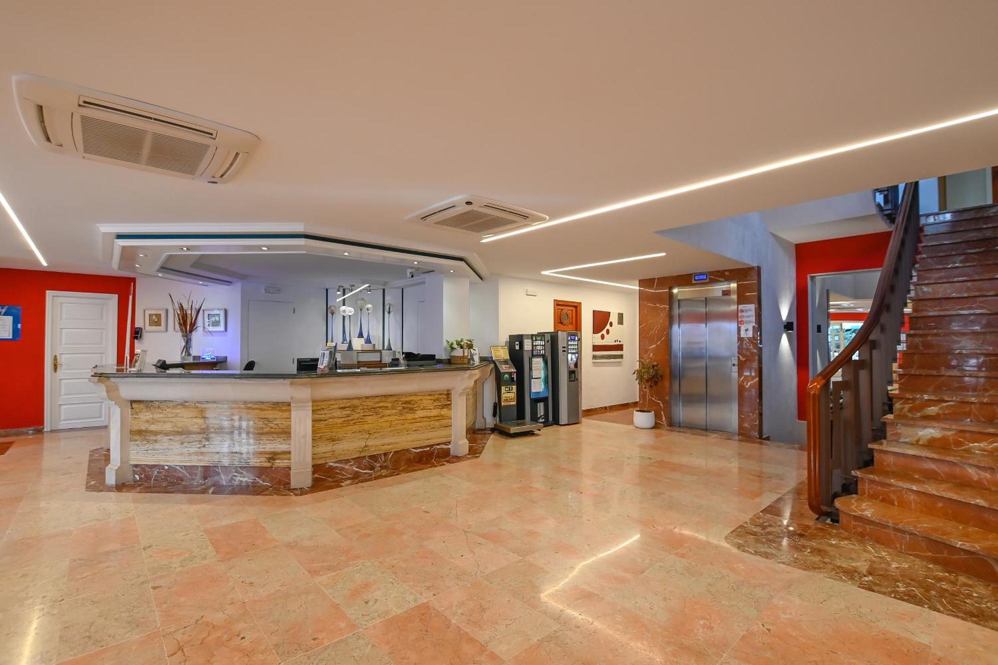 Hotel Pinos Playa Santanyi Bagian luar foto