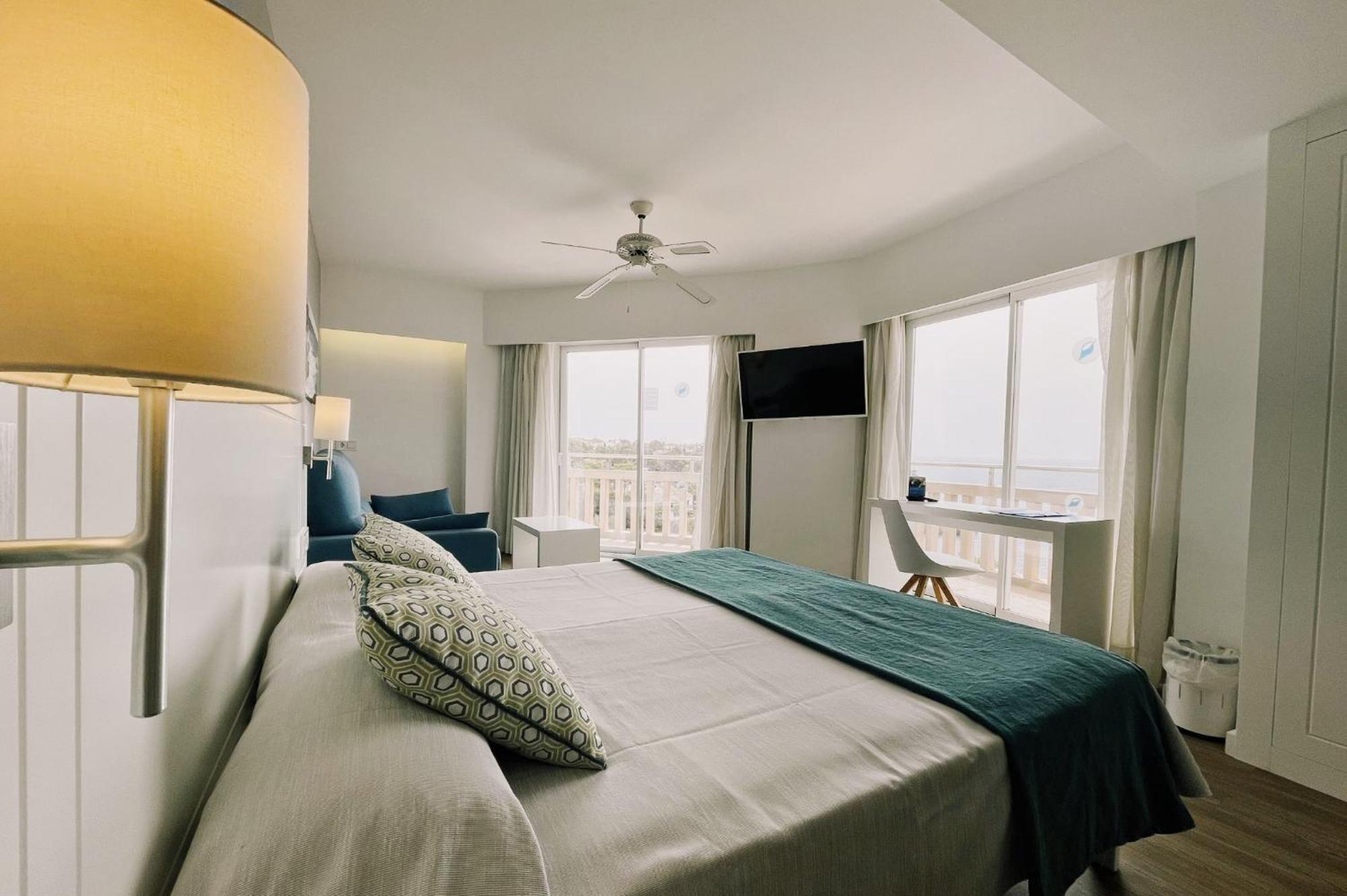 Hotel Pinos Playa Santanyi Bagian luar foto