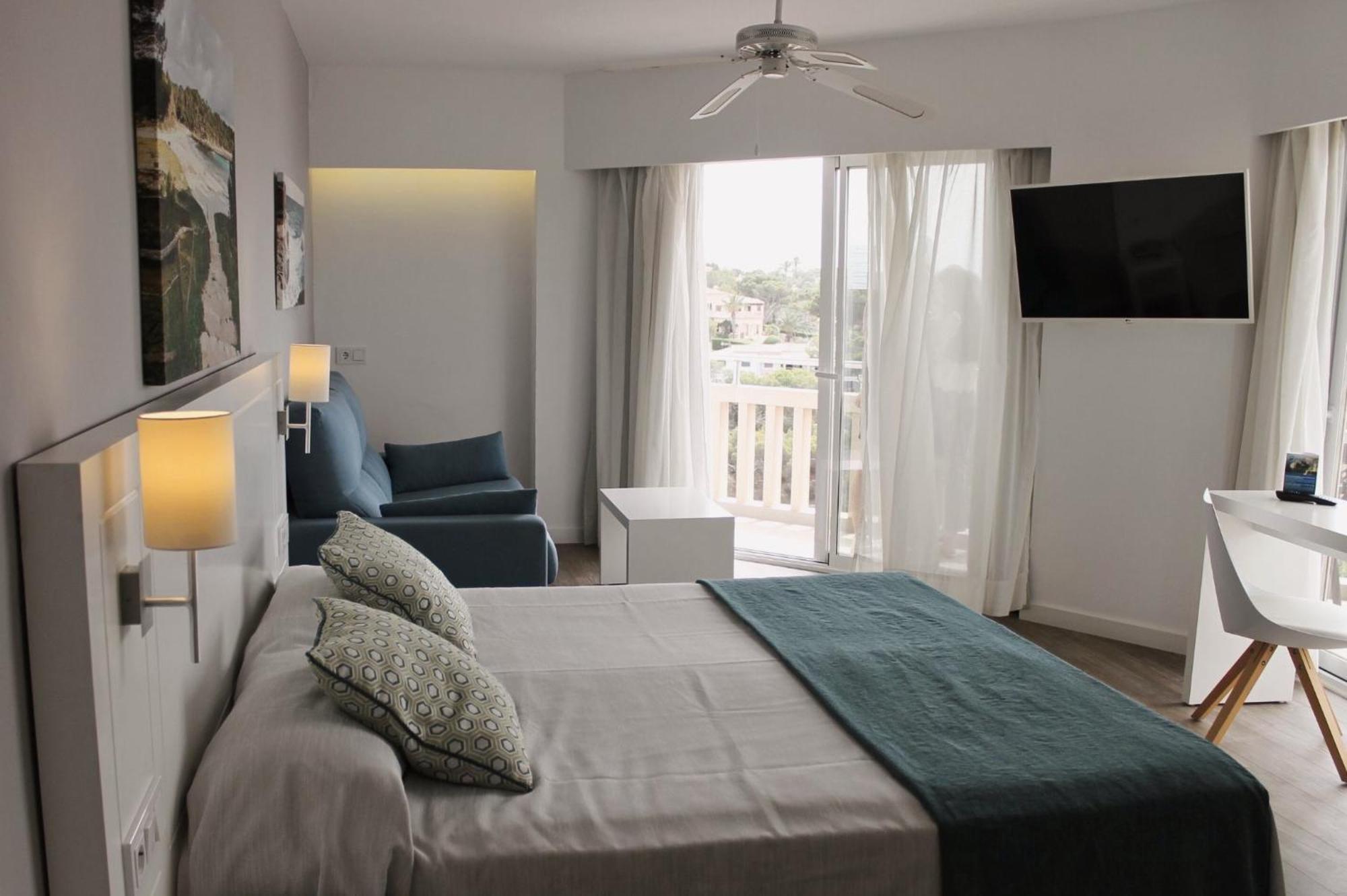 Hotel Pinos Playa Santanyi Bagian luar foto