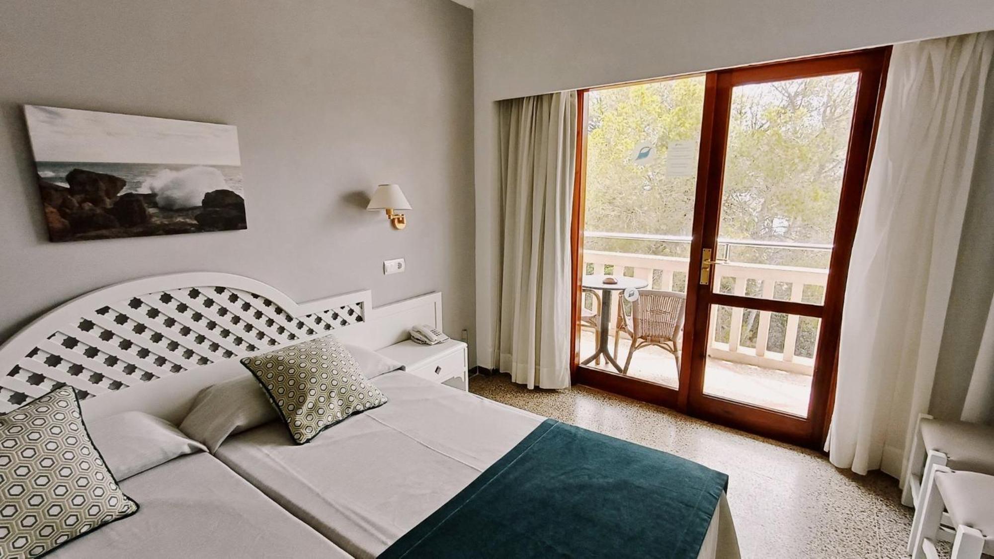 Hotel Pinos Playa Santanyi Bagian luar foto