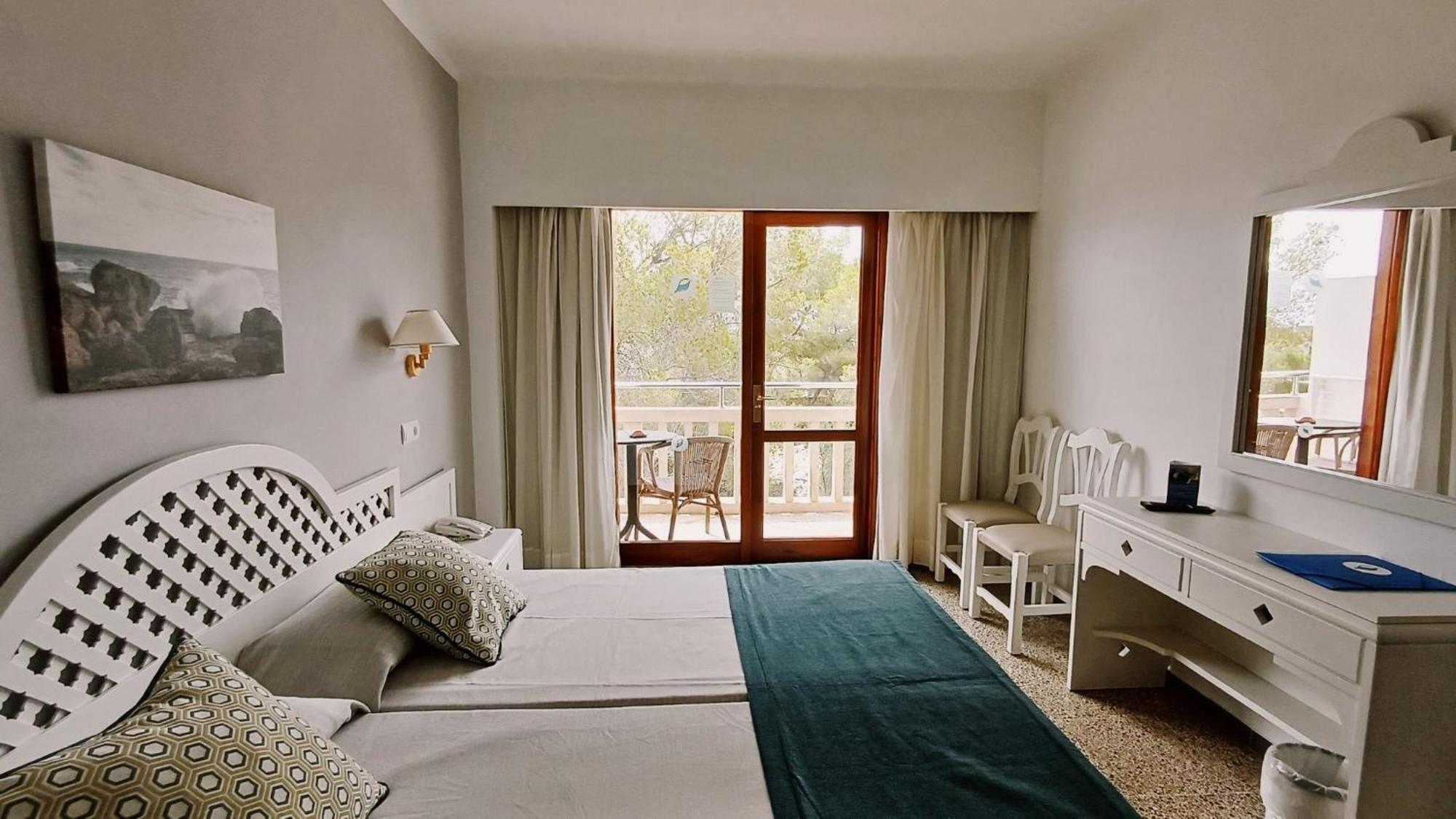 Hotel Pinos Playa Santanyi Bagian luar foto