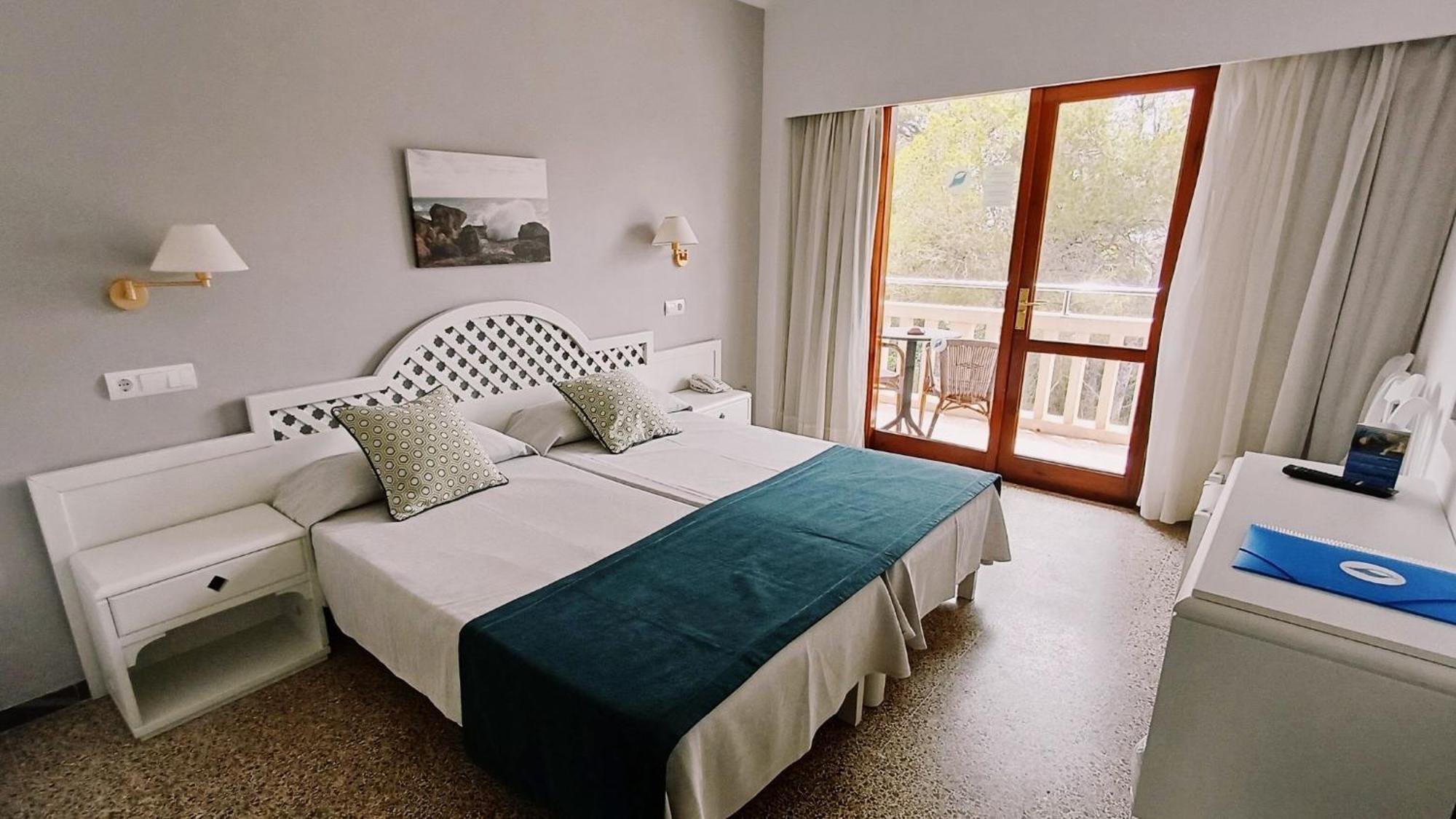 Hotel Pinos Playa Santanyi Bagian luar foto