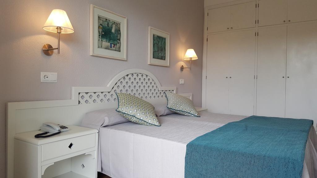 Hotel Pinos Playa Santanyi Bagian luar foto
